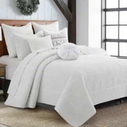 O Christmas Round Metalic Snowflake Pillow R16 -Levtex Home -Christmas Decorations GUEST ab915541 9787 437c 87d4 eeb9ef1bb78c